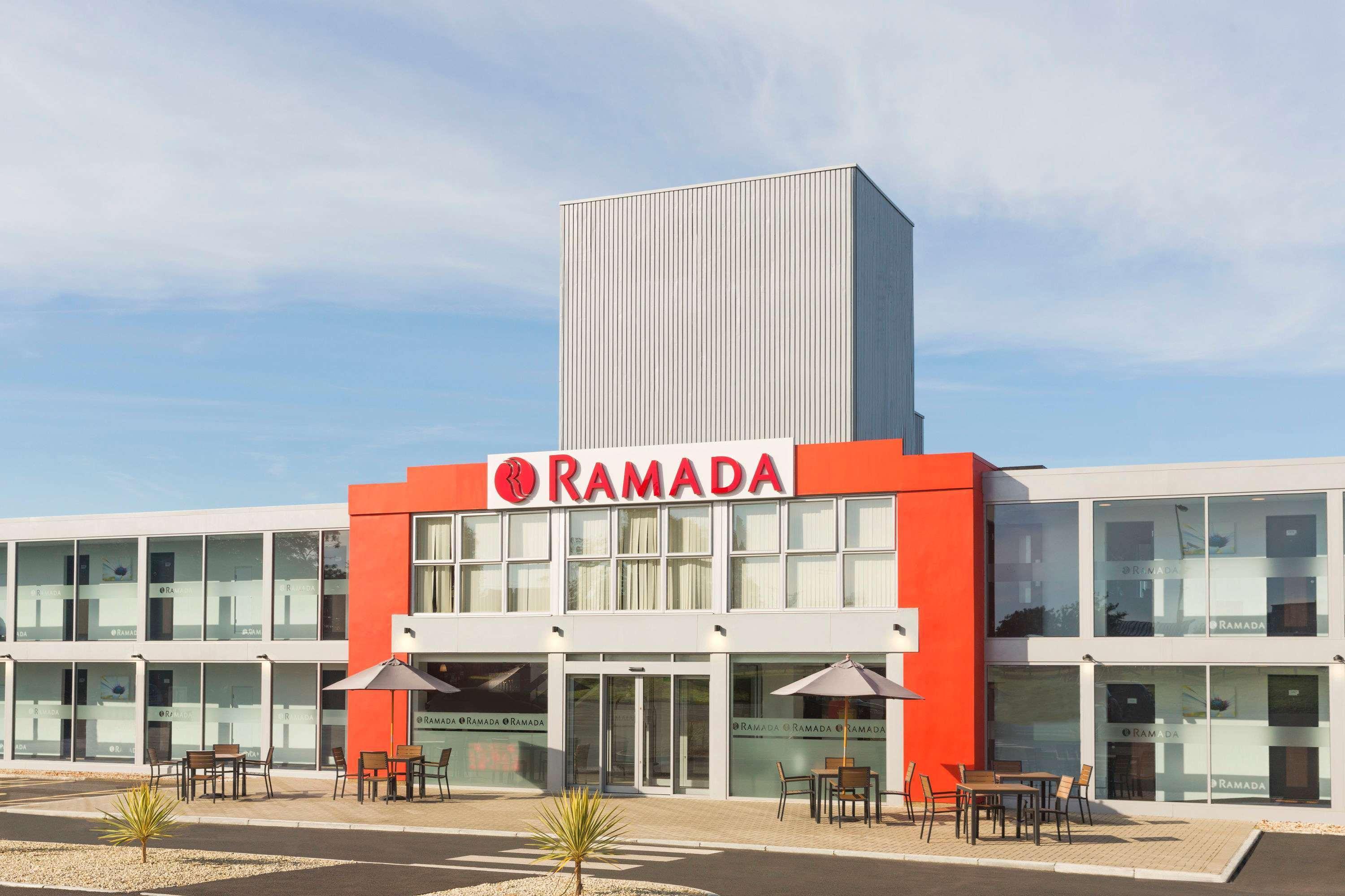 Hotel Ramada Milton Keynes Esterno foto