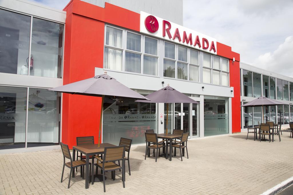 Hotel Ramada Milton Keynes Esterno foto