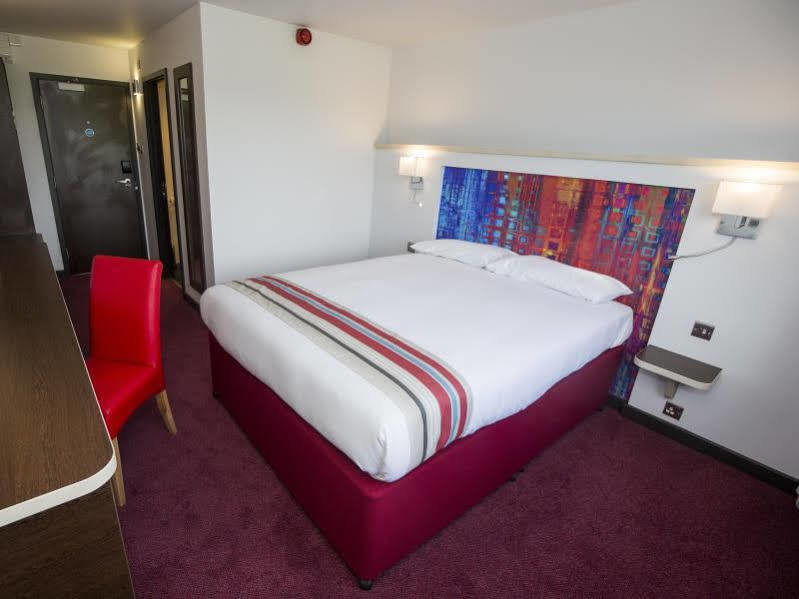 Hotel Ramada Milton Keynes Esterno foto