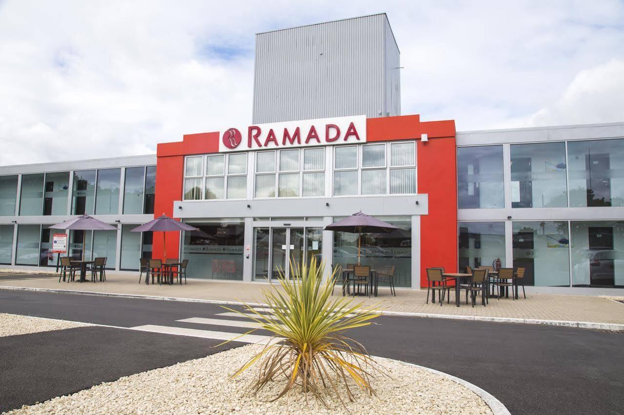 Hotel Ramada Milton Keynes Esterno foto